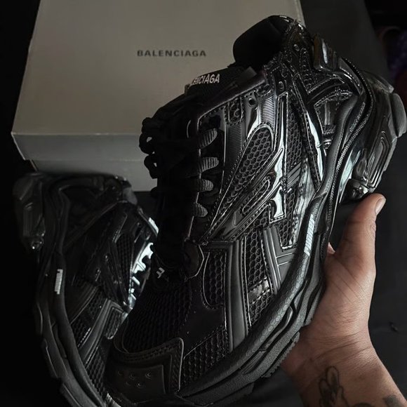 Balenciaga Runner - Picture 2 of 4